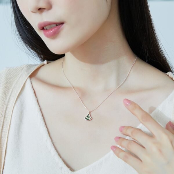 Section small skirt natural watercress agate necklace female S925 silver green moss collarbone chain simple fashion personality - Image 2