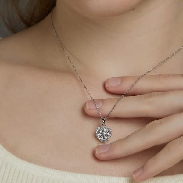 Global supply moissan love heart pendant female S925 silver inlaid radiant colorful treasure necklace simple and fashionable - Image 2