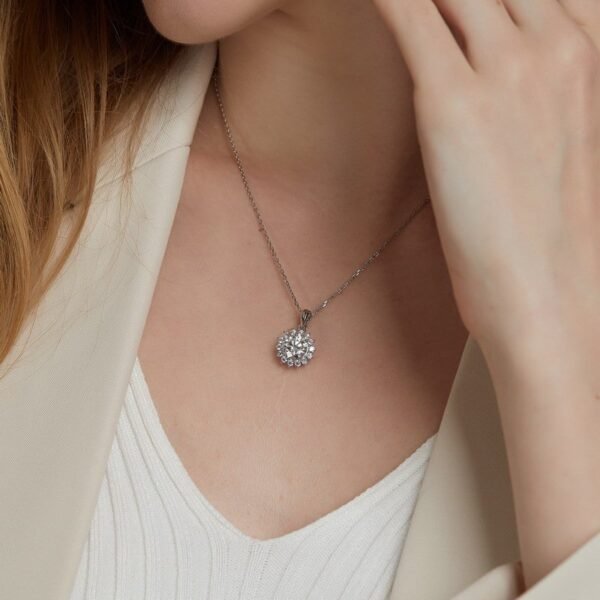 Hot pick sunflower moissanite pendant female S925 silver full set colorful gem moissanite collarbone pendant fashion - Image 2