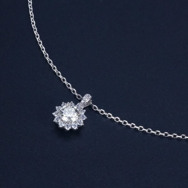 Hot snowflake moissanite S925 sterling silver collarbone chain female radiant sunflower necklace pendant super flash luxury - Image 2