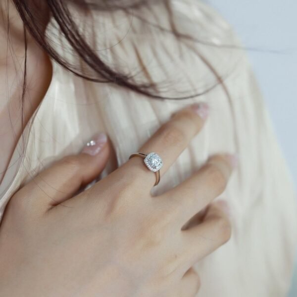 Brilliant one carat moissanite ring female S925 silver surrounded by full diamond proposal engagement diamond ring customized - Image 2
