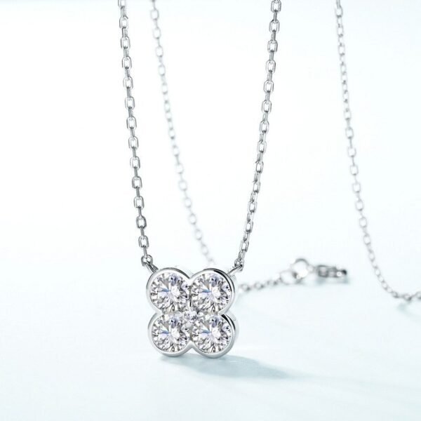 Four petals flower moissanite necklace S925 silver inlaid with radiant moissanite collarbone chain personalized simple - Image 2