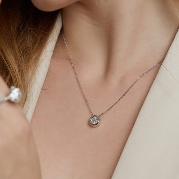 Radiant 1ct moissanite simple necklace female S925 silver package inlaid colorful treasure collarbone chain Europe and the United States fashion - Image 2