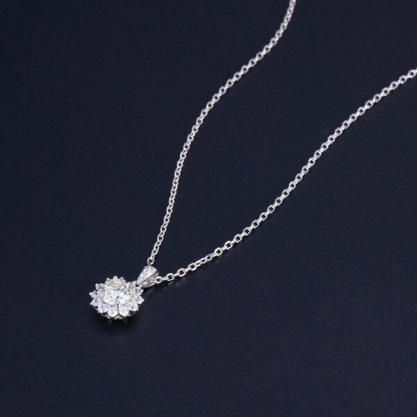 Hot snowflake moissanite S925 sterling silver collarbone chain female radiant sunflower necklace pendant super flash luxury - Image 3