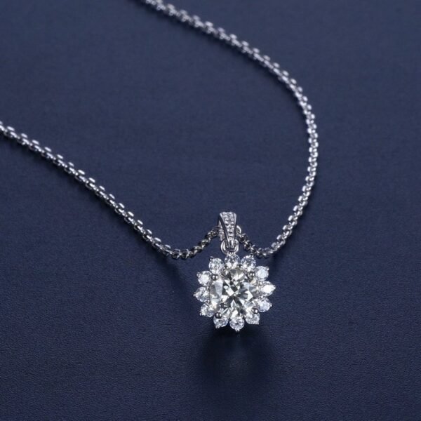 Hot snowflake moissanite S925 sterling silver collarbone chain female radiant sunflower necklace pendant super flash luxury - Image 4