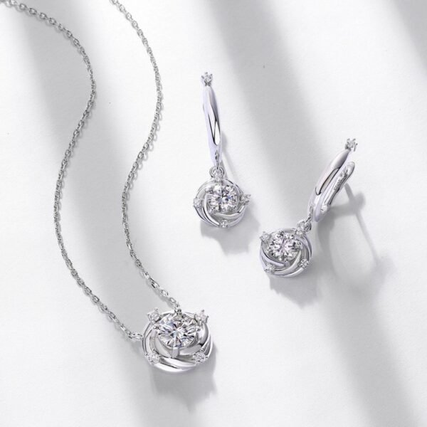 Brilliant moissanite necklace female S925 silver rose inlaid color diamonds collarbone chain light luxury fashion - Image 4