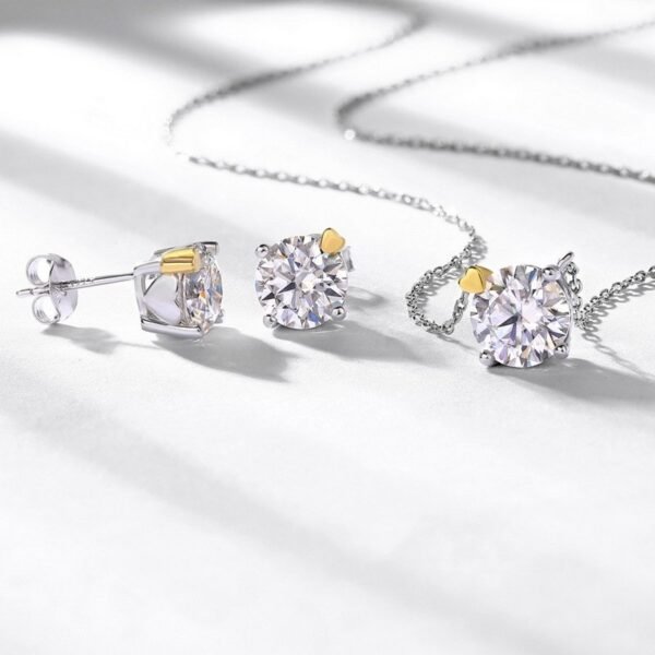 Gold-plated heart moissanite necklace S925 silver inlaid with sparkling colored gemstone collarbone chain light luxury fashion - Image 4